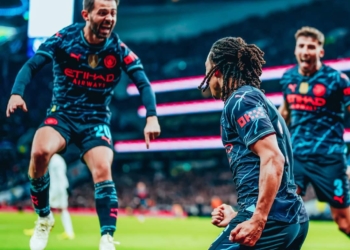 Nathan Ake of Manchester City celebrates his goal with his team mates during the Emirates FA Cup fourth round match between Tottenham Hotspur and Manchester City at the Tottenham Hotspur Stadium, London, England. Friday 26th January 2024. (Photo by Isaac Parkin / action press)