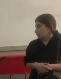 أميرة شنب خلال تواجدها في المحكمة