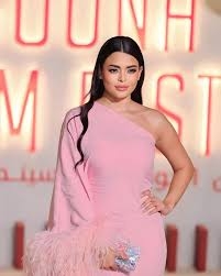 الفنانة أسماء جلال