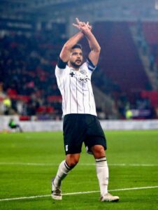 سام مرسي واحتفال علامة النصر دعمًا لغزة