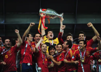 إسبانيا بطل يورو 2012