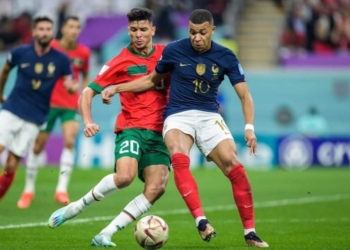 أشرف داري أمام مبابي في كأس العالم