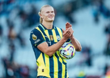 Erling Haaland of Manchester City acknowledges the fans following victory and three goals in the Premier League match between West Ham United and Manchester City at the London Stadium, London, England. Saturday 31st August 2024. (Photo by Tom Flathers/Manchester City FC)