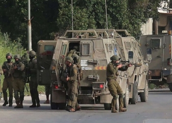 الاحتلال يعتقل فلسطينيين