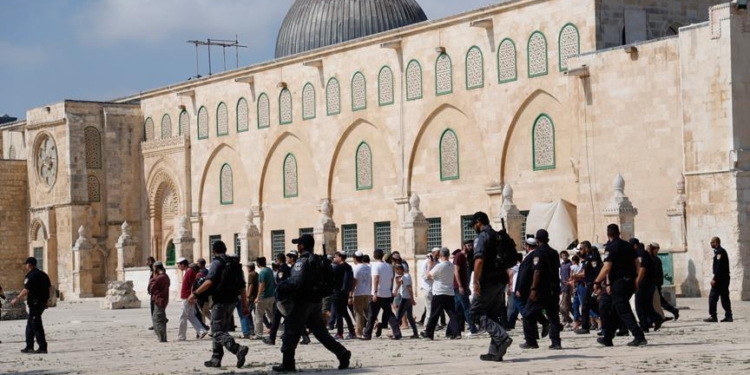 اقتحام المسجد الأقصى المبارك