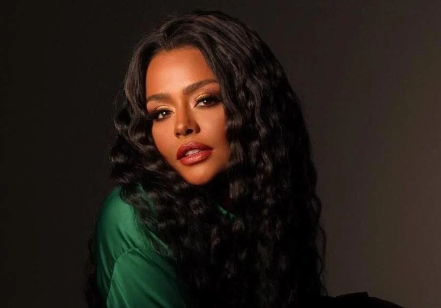 الفنانة أسماء أبو اليزيد