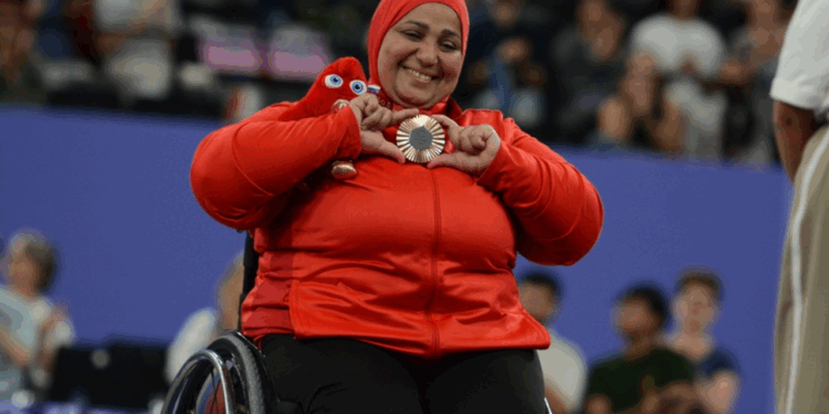 نادية فكري