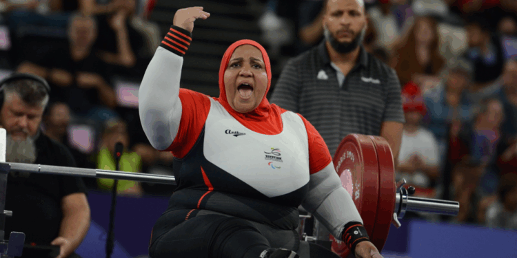 نادية فكري