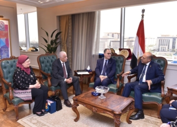 لقاء وزير العمل مع وفد الجامعة الأمريكية