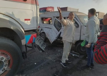 إصابة 7 أشخاص في اصطدام تريلا بعدة سيارات بالطريق الإقليمي