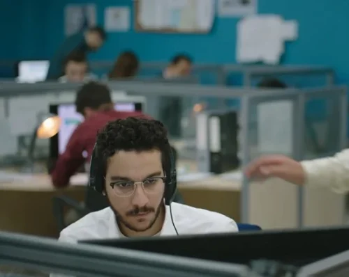 شاهد مسلسل 6 شهور الحلقة 1