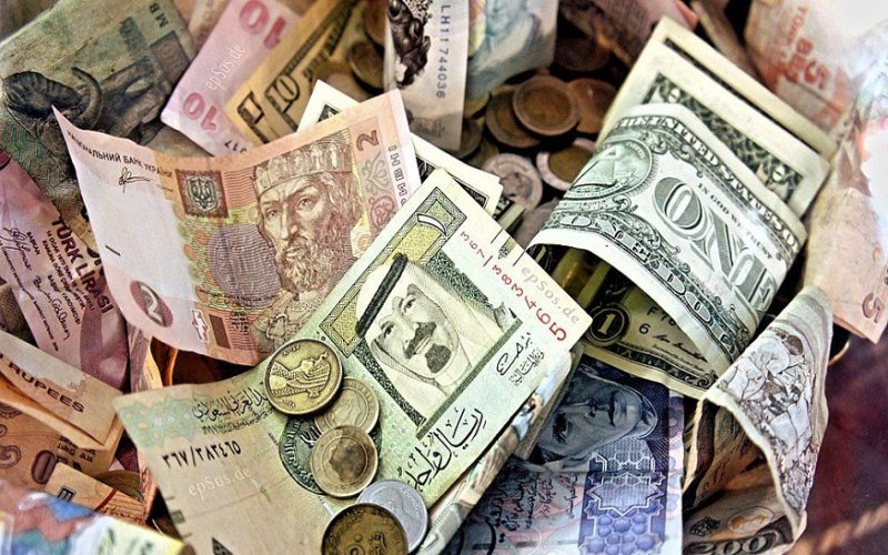 العملات العربية والأجنبية