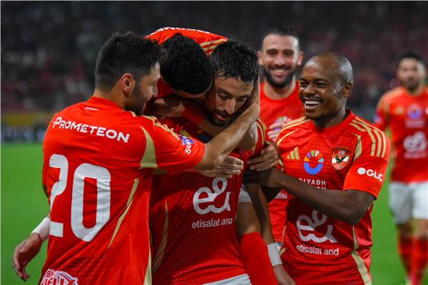 الأهلي يبعد سيراميكا