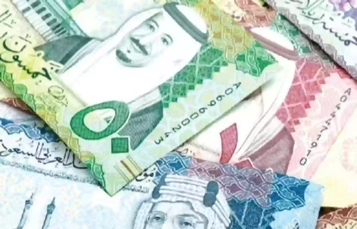عملة السعودية تسجل مستوى قياسي جديد بالسوق السوداء