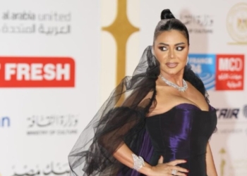 رانيا يوسف تستفز جمهورها بتعليقها على ظهورها بملابس جريئة