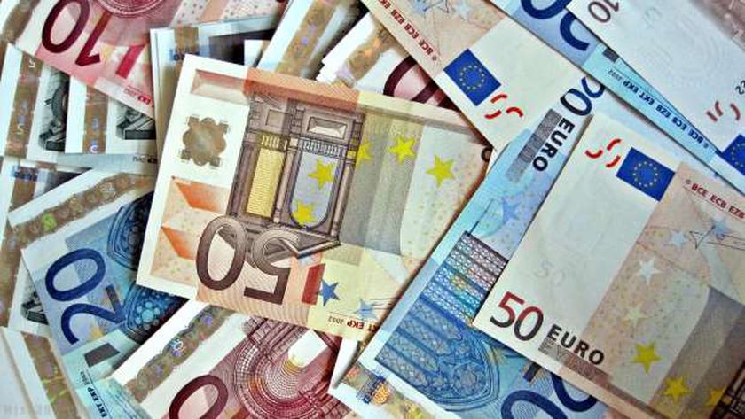 تراجع ملحوظ يضرب سعر اليورو في البنوك