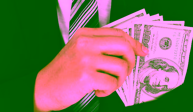 الدولار يحافظ على مستواه أمام الجنيه المصري في بداية تعاملات اليوم