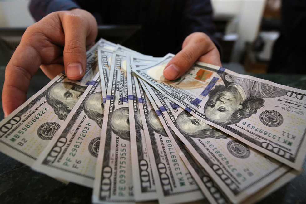 سعر الدولار في البنوك والسوق السوداء 