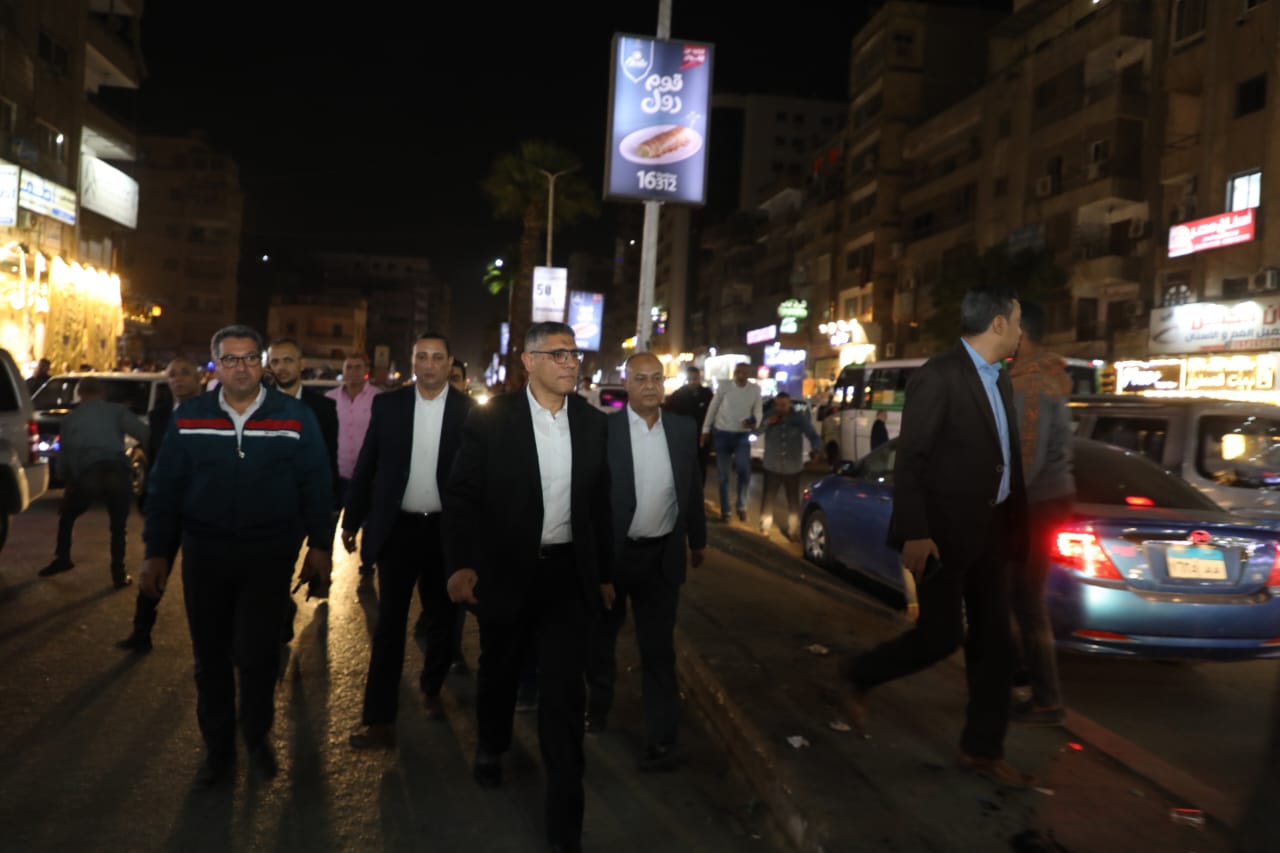 محافظ الجيزة في الشوارع