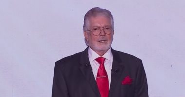 أثار الفنانين حسين فهمي ومحمود قابيل، جدل كبير على مواقع التواصل الاجتماعي خلال الساعات الماضية، بعد عزاء الفنان المصري الراحل مصطفى فهمي.