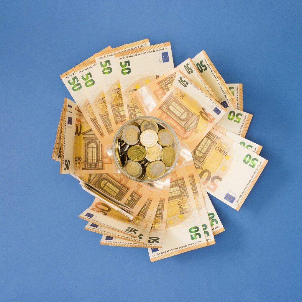 تراجع ملحوظ يضرب سعر اليورو في البنوك