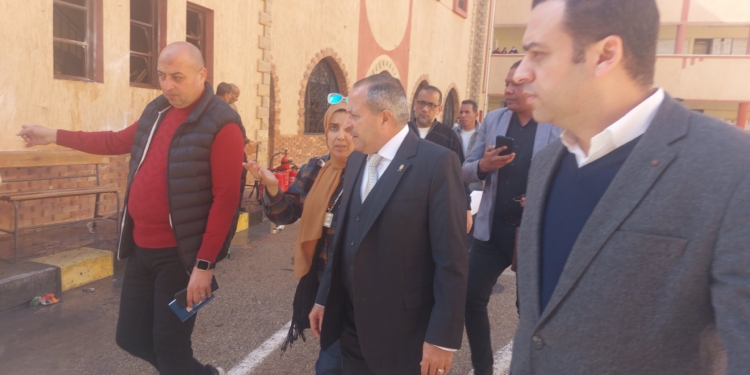 محافظ بورسعيد يتفقد حريق مدرسة بورسعيد الثانوية بنات