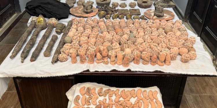 الآثار المزيفة المضبوطة في أسيوط