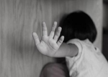 حبس سيدة وعشيقها بتهمة قتل طفلة الأولى في الهرم
