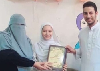 سعادة رجب المزين ووالدتها