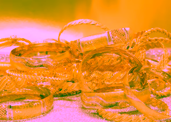 سعر الذهب اليوم عيار 18 الآن 2024 بيع وشراء