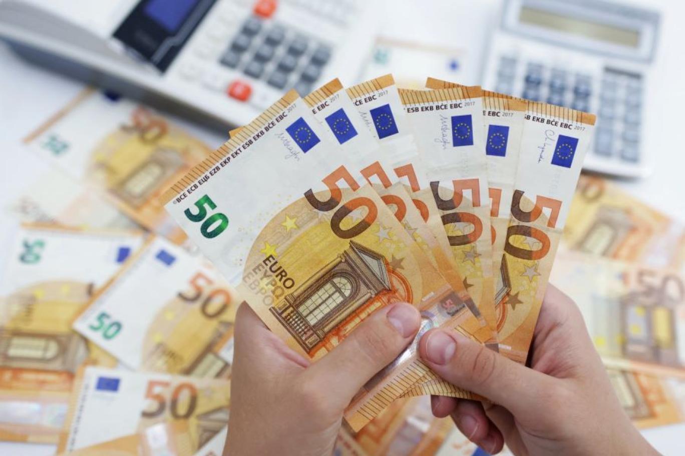  تعرف على سعر اليورو اليوم 21 ديسمبر 2024 في البنوك المصرية، وتحليل شامل لتوقعات سعر اليورو خلال عام 2024 وأهم العوامل المؤثرة على تحركاته