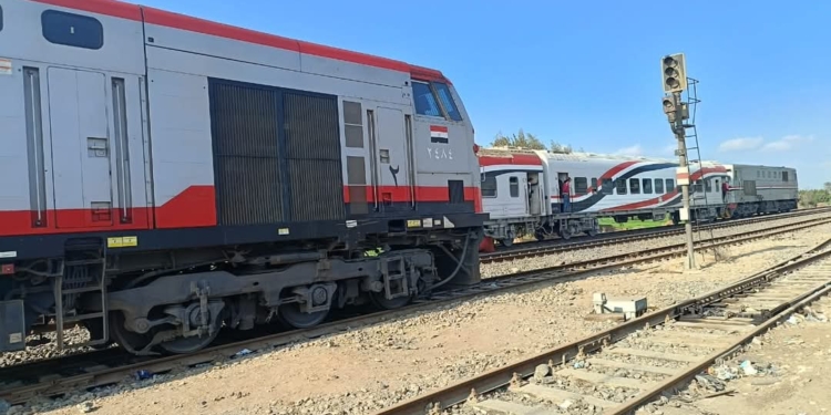 الصور الأولي لحادث خروج عربة قطار القاهرة الإسكندرية عن القضبان في المنوفية