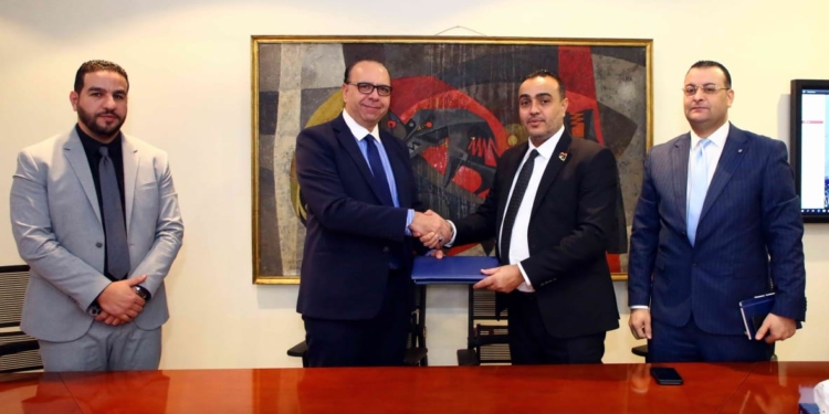 رئيس هيئة المعارض يوقّع بروتوكول تعاون مع نظيره الليبى لبناء جسور من التجارة بين البلدين
