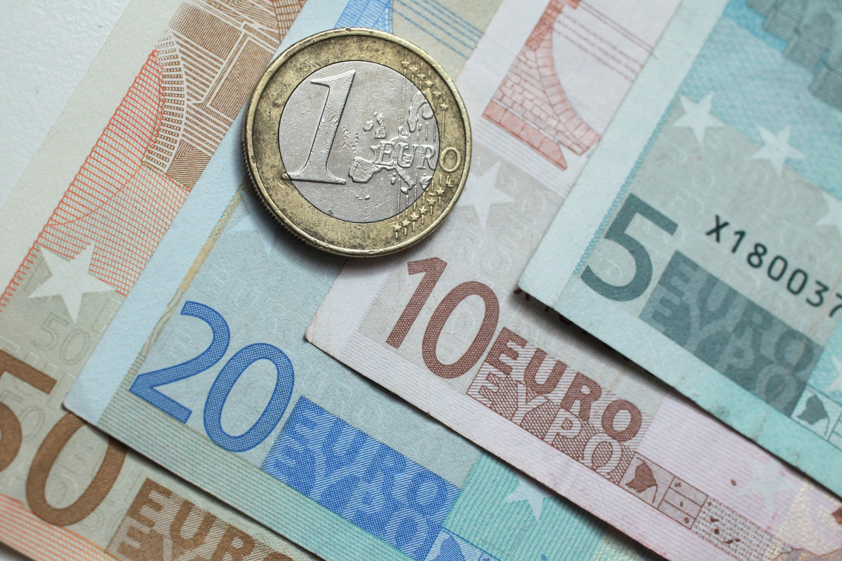 سعر اليورو اليوم مقابل الدولار في البنوك والسوق السوداء الأحد 1 ديسمبر 