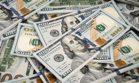 أسعار الدولار تواصل الارتفاع في مصر