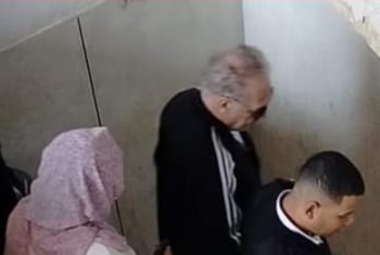 لحظة وصول المخرج عمر زهران لحضور جلسة محاكمته