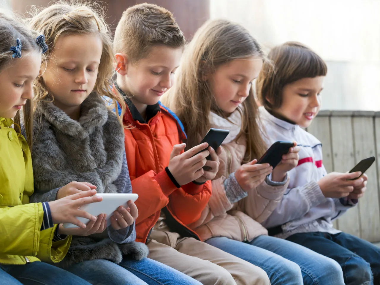 مخاطر صادمة بسبب التعرض لشاشة الموبايل