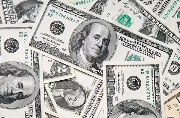 هدوء نسبي في سعر الدولار اليوم 