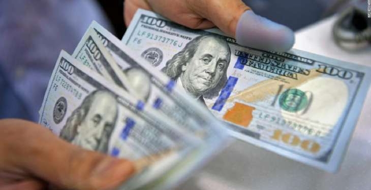 أسعار الدولار تواصل الارتفاع في مصر