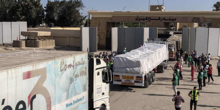 شاحنات المساعدات