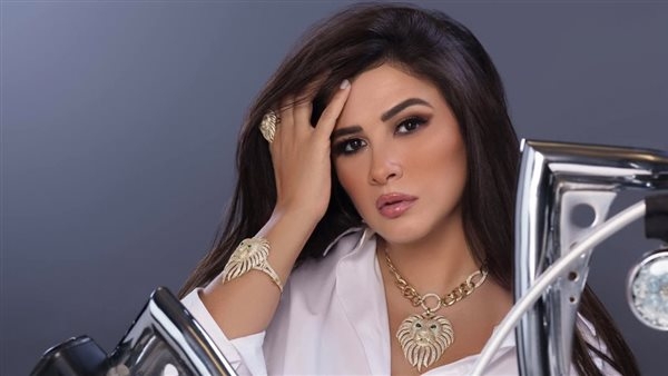 ياسمين عبد العزيز