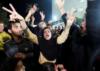 أهل غزة يحتفلون بتنفيذ اتفاق وقف إطلاق النار - تصوير آخرين