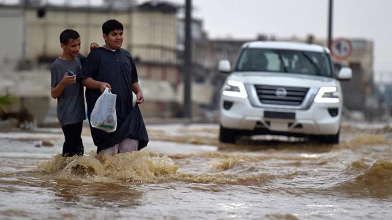 طقس متقلب في السعودية اليوم