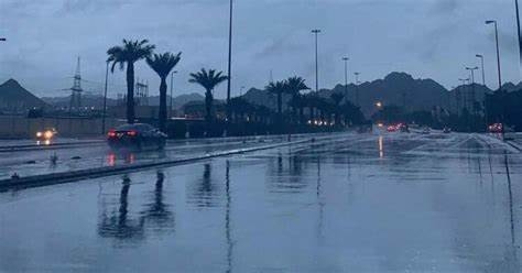 مكة المكرمة تحت سماء مستقرة
