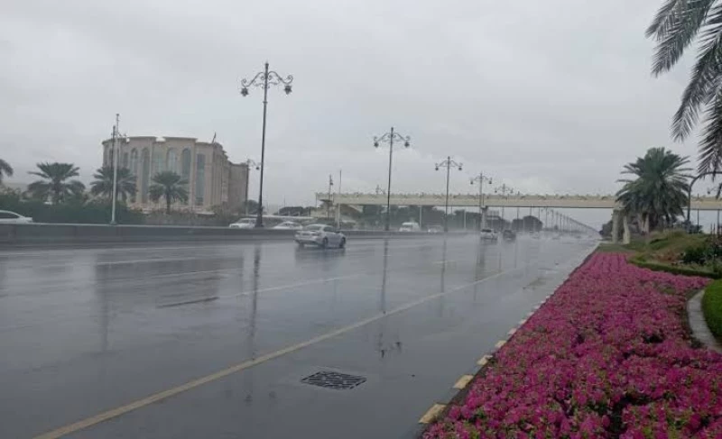 مكة المكرمة تحت سماء مستقرة
