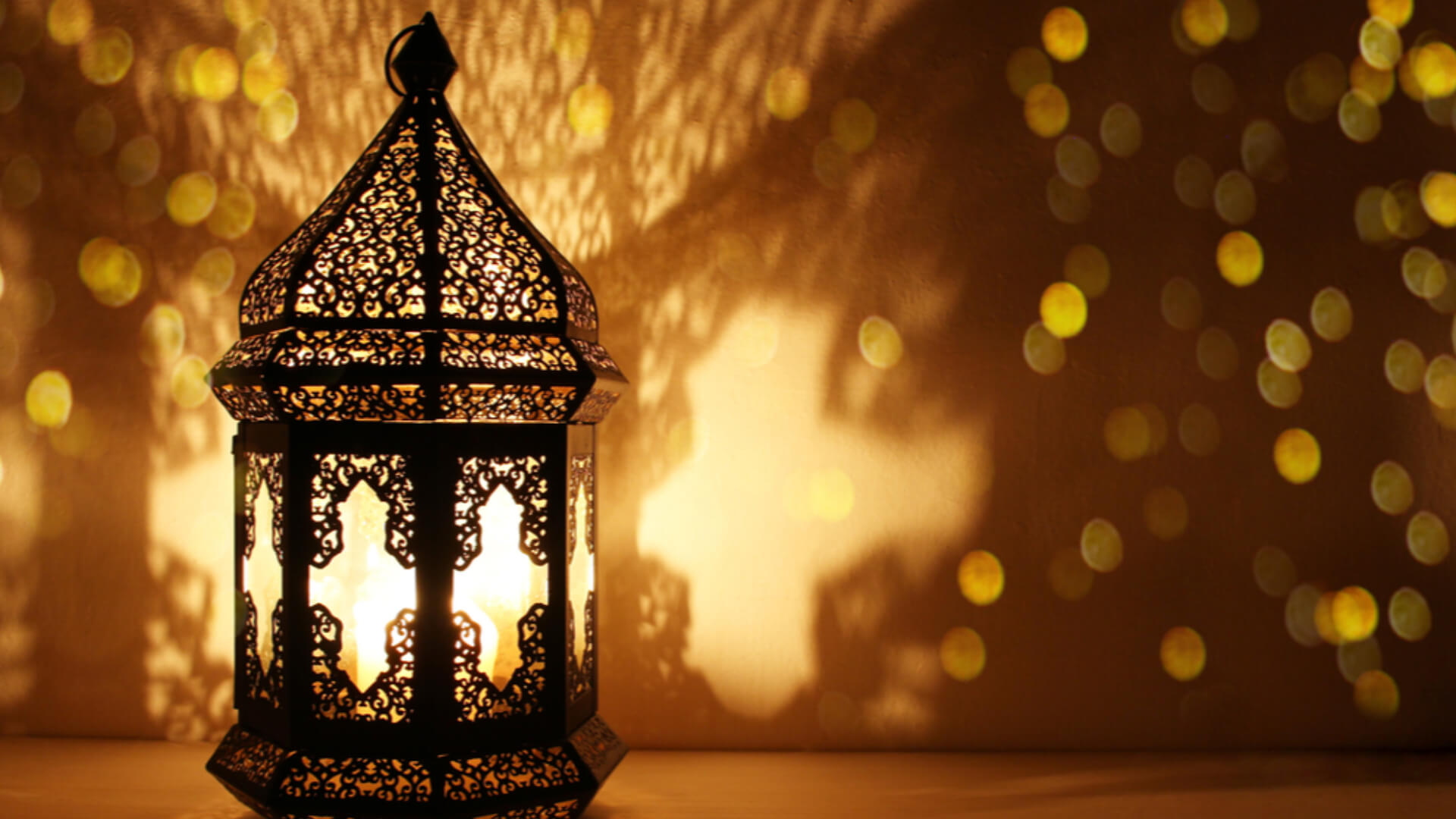 عدد ساعات الصوم وموعد الإفطار والسحور