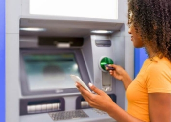 سحب الأموال من المحفظة الإلكترونية عبر ماكينة ATM