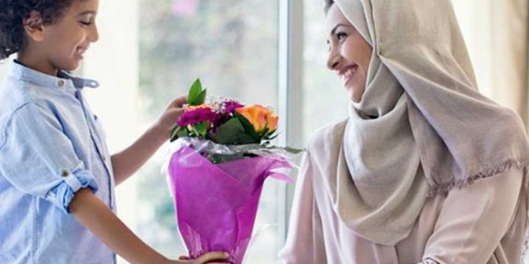 هل يجوز الاحتفال بعيد الأم