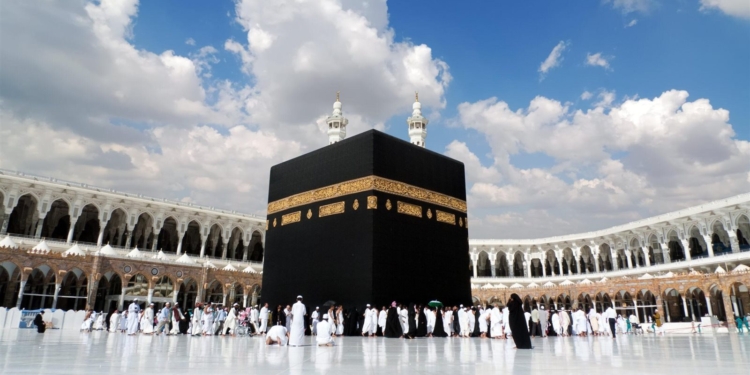 تفسير حلم الذهاب للعمرة مع شخص أعرفه