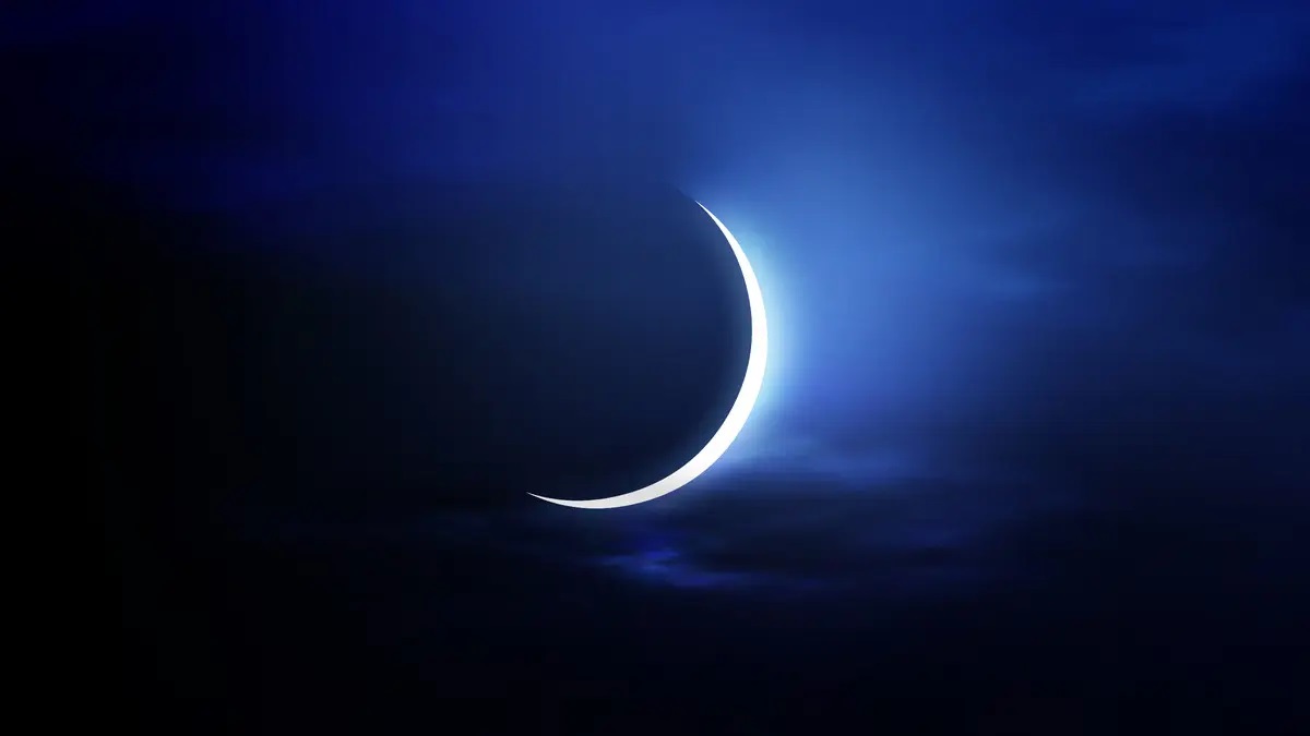 موعد رؤية هلال عيد الفطر وأول أيامه